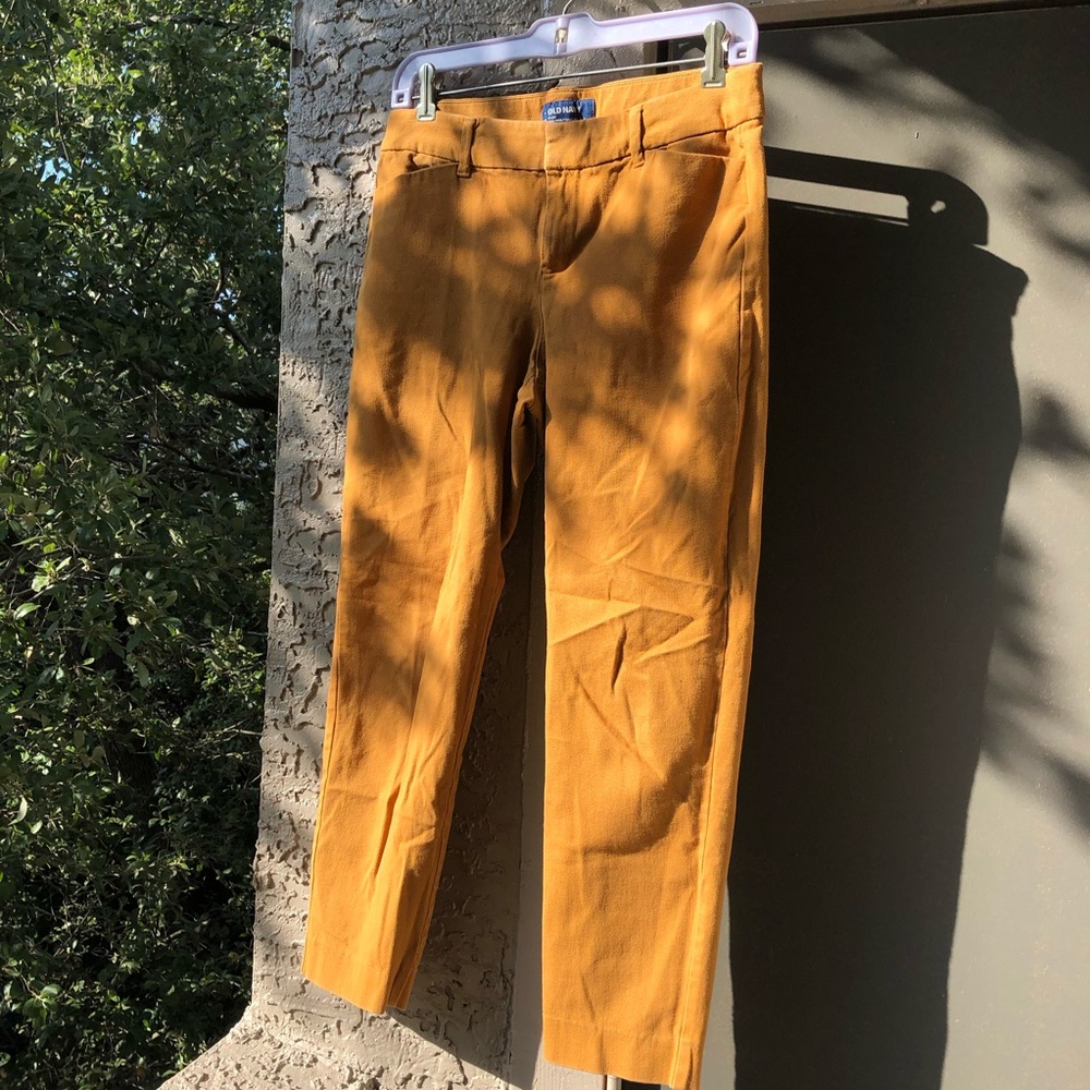 SOLD | Mustard Old Navy Mid-Rise Cropped Pixie Pants
